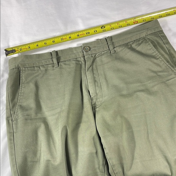 J. Crew mens olive green The Sutton fit flat front chino pants - size 37x28 - Picture 10 of 11